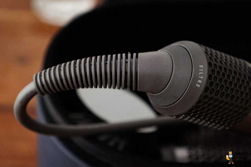 Вы можете видеть кабель Dyson Airwrap.